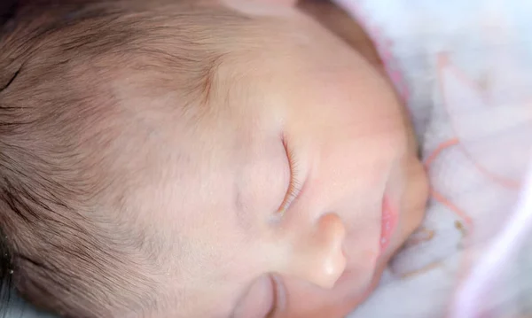 Bébé Fille Sur Berceau Dans Les Premiers Jours Vie Concept — Photo