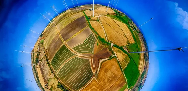 Kleine Planeet Van Industriële Windmolens Met Weilanden — Stockfoto