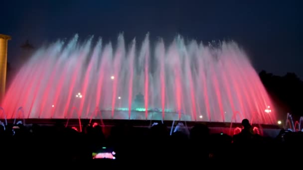 Światło show wzdłuż schodów na Montjuic ze słynnymi fontannami, Barcelona Slow motion — Wideo stockowe