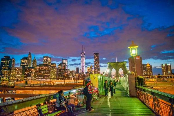 New York City Juin 2013 Pont Brooklyn Touristes Nuit — Photo