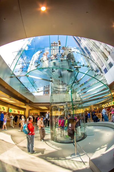 Manhattan June 2013 Interior Apple Store Fifth Avenue Sunny Day — Stock Photo, Image