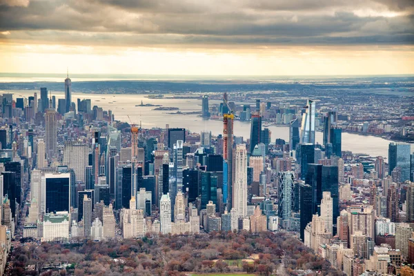 从直升机上俯瞰曼哈顿和中央公园 从高处看市中心 纽约市 美国纽约州 — 图库照片