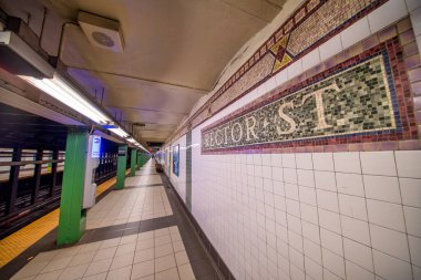 MANHATTAN, NY - 4 ARALIK 2018: şehir merkezindeki Rector Street metro istasyonu