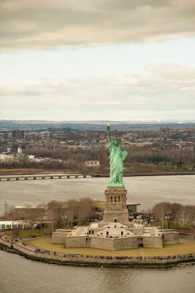 Statue Liberty Aerial View Helicopter New York City City Symbol — Stock Photo, Image