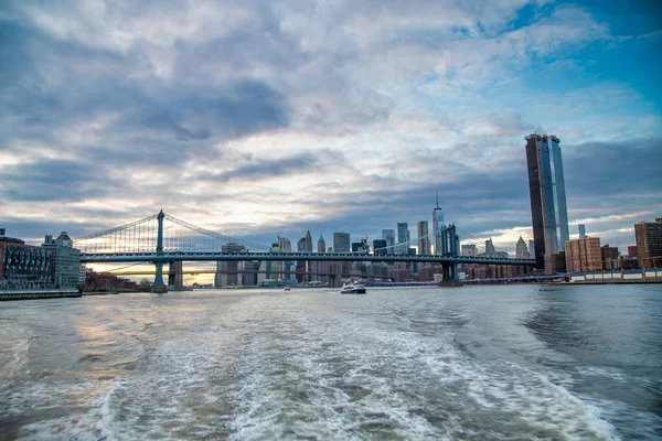 Downtown New York City Tramonto Con Brooklyn Manhattan Bridges Traghetto — Foto Stock