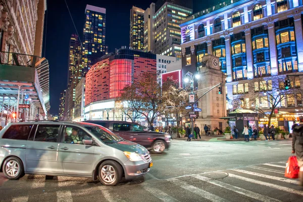Manhattan December 2018 Utcai Forgalom Modern Épületek Éjjel — Stock Fotó