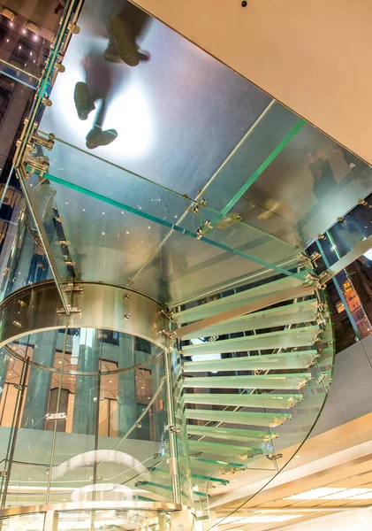 Escadaria Vidro Vista Baixo Noite Conceito Negócio — Fotografia de Stock