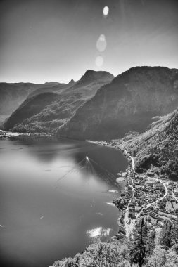 Yaz mevsiminde Hallstatt 'un inanılmaz hava manzarası, Avusturya