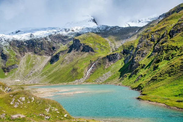 Nanılmaz Karlı Dağlar Yaz Mevsiminde Grossglockner Ulusal Parkı Gölü — Stok fotoğraf