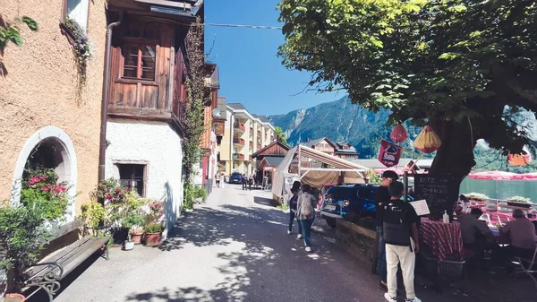 Hallstatt Αυστρια Σεπτεμβριου 2021 Τουρίστες Απολαμβάνουν Τους Δρόμους Της Πόλης — Φωτογραφία Αρχείου