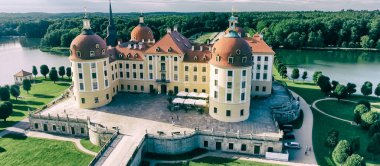 Ortaçağ Moritzburg Kalesi havadan görünümü - Saxony.