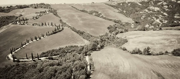 Geweldige Luchtfoto Van Kronkelende Weg Van Tuscany Platteland Voorjaar Seizoen — Stockfoto