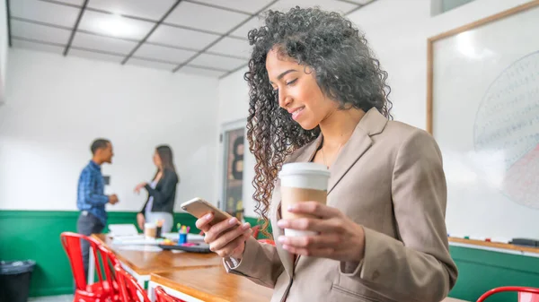 Groupe Cadres Multiethniques Discutant Lors Une Réunion Homme Affaires Femme — Photo