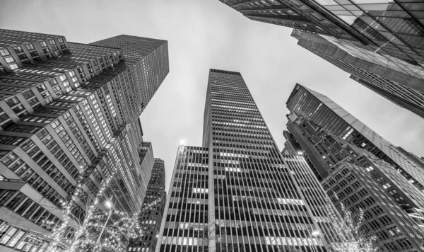 Exterieur Uitzicht Moderne Midtown Wolkenkrabbers Vanaf Straat Nachts New York — Stockfoto