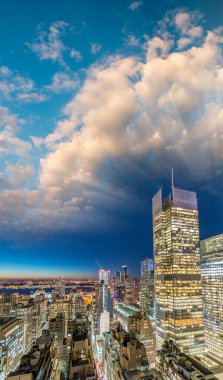 Manhattan'ın binalar alacakaranlıkta