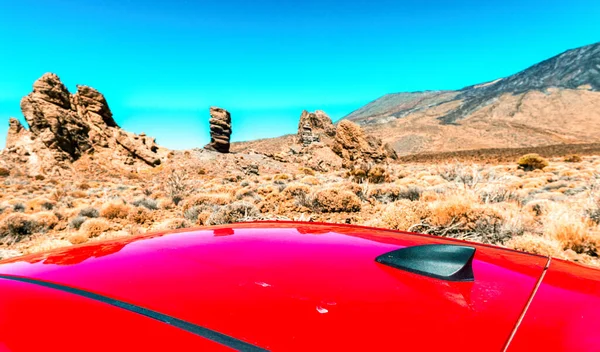 Telhado Carro Vermelho Com Cenário Montanha — Fotografia de Stock