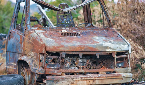 Ztroskotání Auta Rusty Karoserie Opuštěné Vozidlo — Stock fotografie