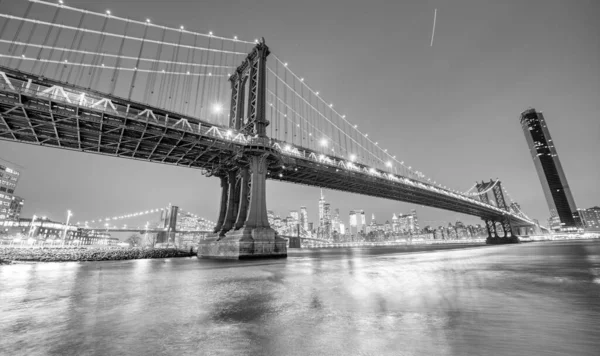 Brooklyn Och Manhattan Bridges Natten Från Broolyn Bridge Park New — Stockfoto