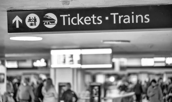 Ticket Treinen Metro Borden Symbolen Richtingen — Stockfoto