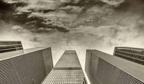 Office Skyskrapor Mot Himlen Affärsidé — Stockfoto