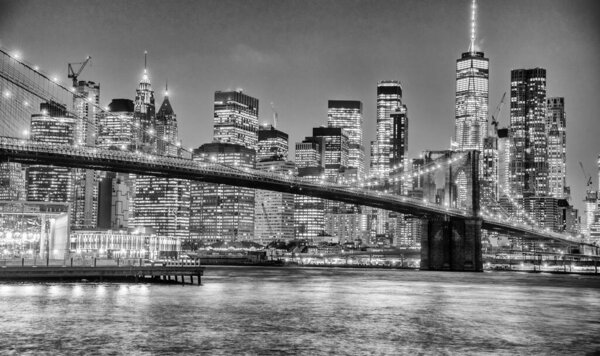 The Brooklyn Bridge at night from Broolyn Bridge Park, New York City in winter