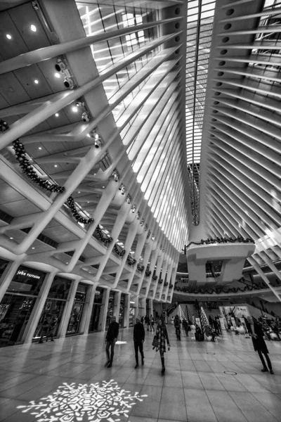 2015年10月24日 奥古卢斯世界贸易中心大楼和交通枢纽的内景 — 图库照片