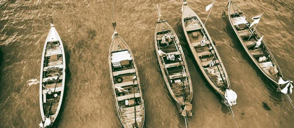 Verbazingwekkende Neerwaartse Luchtfoto Van Prachtige Long Tail Boten Thailand — Stockfoto