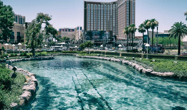 เลเซอร Vegas กรกฎาคม 2018 โรงแรมเทรเชอร ไอส แลนด วภายนอก อหน งในโรงแรมท — ภาพถ่ายสต็อก