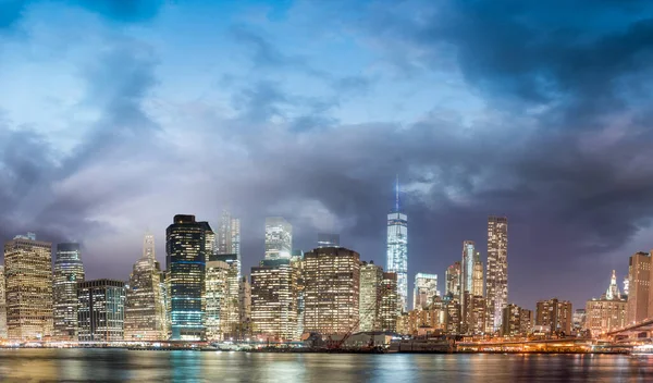 Brooklyn Bridge Der Dämmerung Mit Downtown Manhattan — Stockfoto