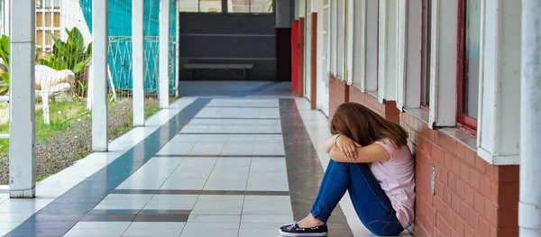 Asiático Adolescente Menina Isolado Intimidado Escola — Fotografia de Stock