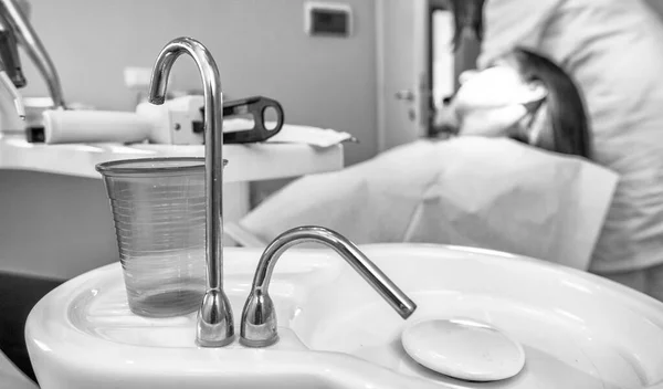 Modern Dental Room Blurred Doctor Female Patient Dental Plastic Glass — Stock Photo, Image