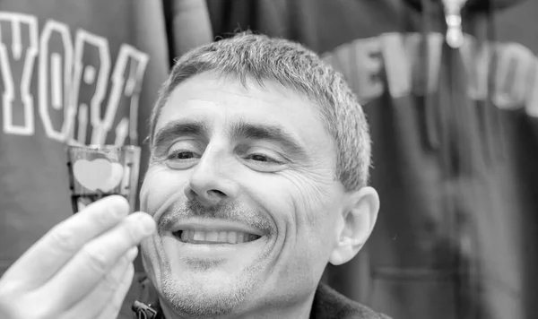 Happy Man Touching New York City Souvenirs — Stock Photo, Image