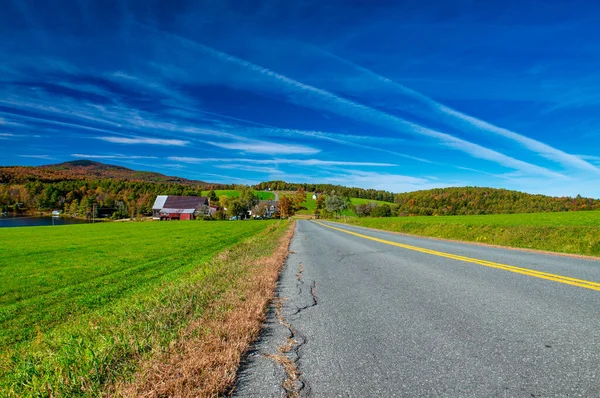 Strada Attraverso Campagna Nella Stagione Fogliare — Foto Stock