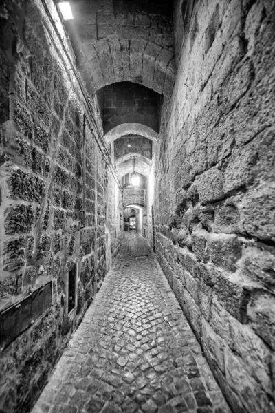 Strada Stretta Notte Orvieto Piccolo Borgo Medievale Del Centro Italia — Foto Stock