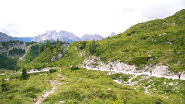 Sentiero dei Laghi Olbe, scenario alpino italiano — Video Stock