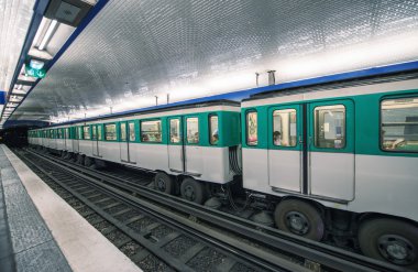 Paris metro tren
