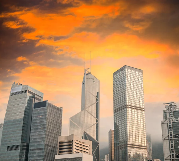 Hong Kong skyline ad rascacielos en una hermosa tarde —  Fotos de Stock