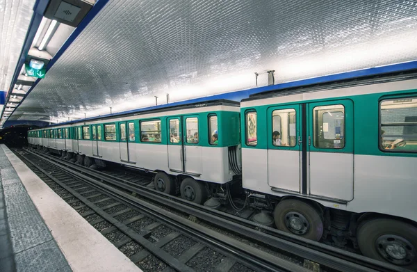 Metro train in Paris — Stock Photo, Image