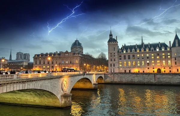 Beautiful colors of Napoleon Bridge with storm with Seine river — Stock Photo, Image