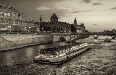 Bateau Mouche seyir