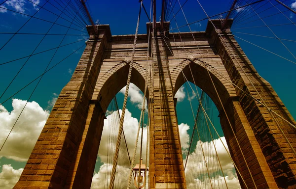 Brooklyn Brug center pyloon — Stockfoto