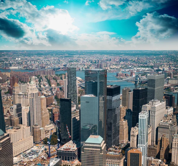 Vista en helicóptero al atardecer de los rascacielos del Bajo Manhattan — Foto de Stock