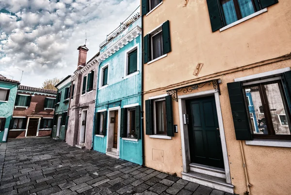 Барвистий будинків burano — стокове фото