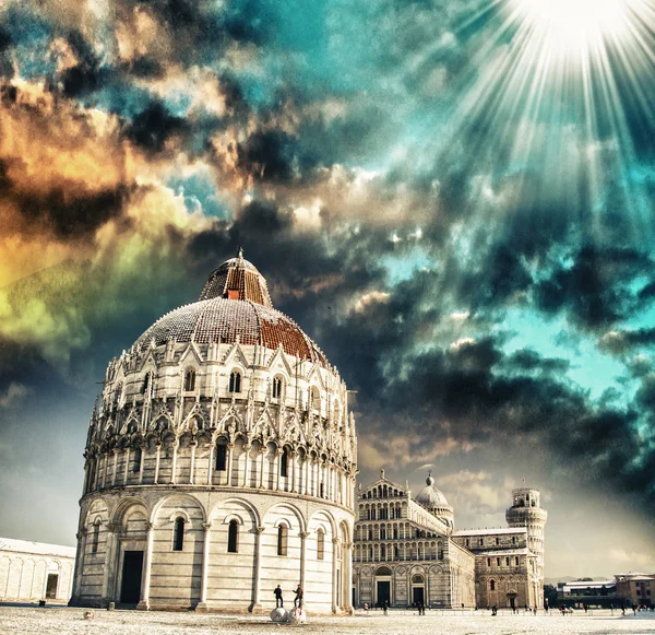 Sunset sky over Pisa Baptistery - Miracles Square in winter — Stock Photo, Image