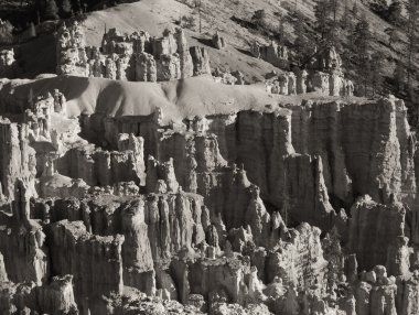 Büyük kuleler uzağa oyma