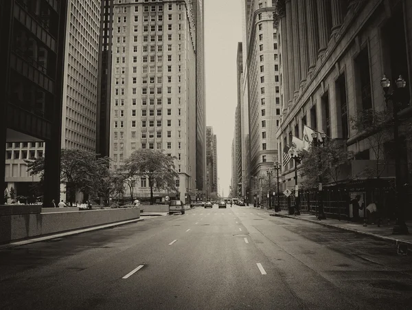 Tourists enjoy city streets — Stock Photo, Image