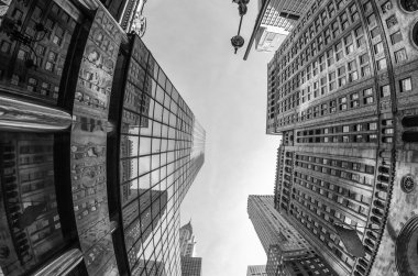 yukarı doğru manhattan yüksek gökdelenler balıkgözü görünümü