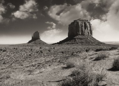 gün batımında anıt Vadisi Buttes