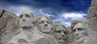 rushmore Dağı üzerinde dramatik gökyüzü