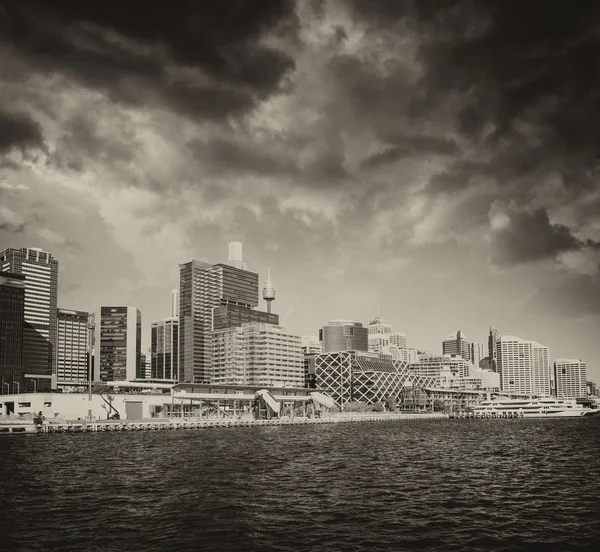 Sydney mit Wolkenkratzern — Stockfoto